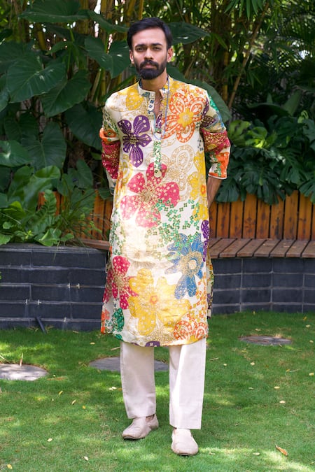 Taavare Off White Tissue Organza Print Floral Scattered Kurta With Pant
