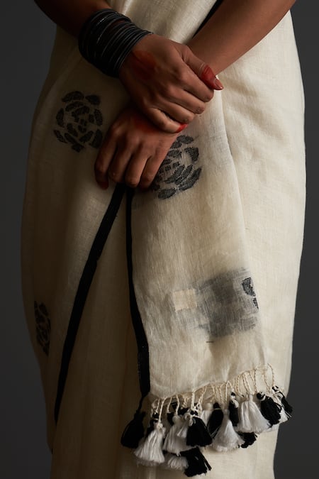 Buy Five Point Five Off White Linen Nasreen Roseate Woven Saree With Running Blouse Online at Aza Fashions Buy_Five Point Five_Off White Linen Nasreen Roseate Woven Saree With Running Blouse _Online_at_Aza_Fashions