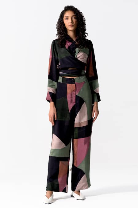 OFRIDA Geometric Dimension Print Wrap Crop Shirt 