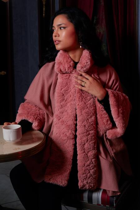 Rhe-Ana_Pink Logan Faux Fur Border Cape _at_Aza_Fashions