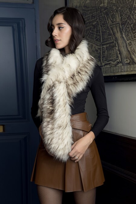 Fur collar shop stole