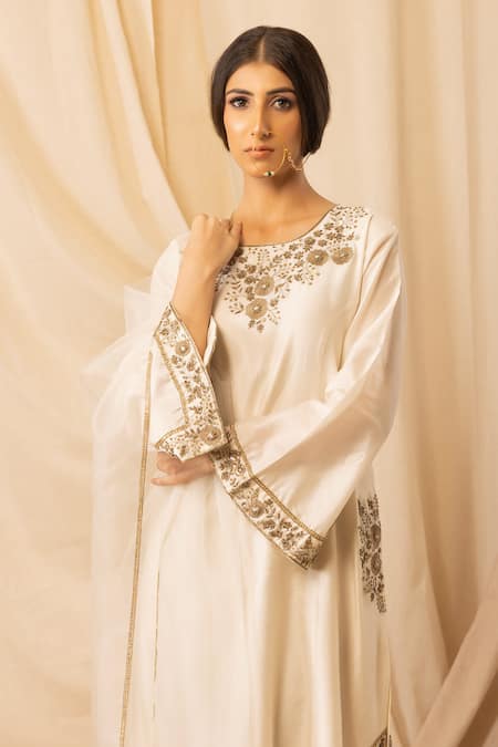 Deepika Chopra_Off White Organza, Satin, Bamboo Zari, Embroidery Round A-line Kurta Salwar Set _Online_at_Aza_Fashions