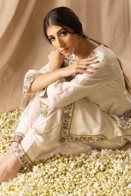 Shop_Deepika Chopra_Off White Organza, Satin, Bamboo Zari, Embroidery Round A-line Kurta Salwar Set _Online_at_Aza_Fashions