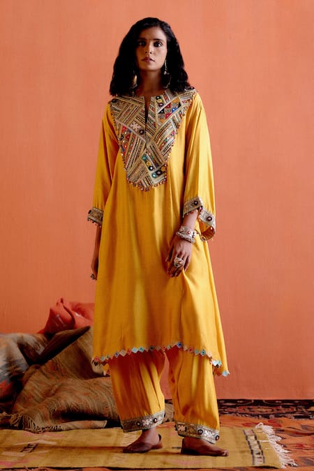 Karishma Khanduja Bareilly Yellow Cheeniya Silk Embroidery Thread Notched Yoke Kurta And Salwar Set 