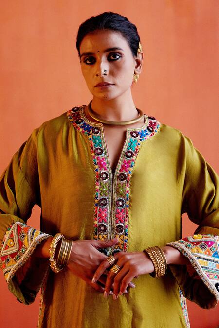 Shop Karishma Khanduja Bareilly Green Cheeniya Silk Embroidery Thread Notched Placket Kurta And Dhoti Pant Set Online at Aza Fashions Shop_Karishma Khanduja Bareilly_Green Cheeniya Silk Embroidery Thread Notched Placket Kurta And Dhoti Pant Set _Online_at_Aza_Fashions