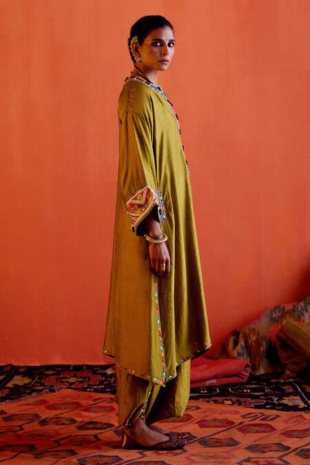 Karishma Khanduja Bareilly Green Cheeniya Silk Embroidery Thread Notched Placket Kurta And Dhoti Pant Set at Aza Fashions Karishma Khanduja Bareilly_Green Cheeniya Silk Embroidery Thread Notched Placket Kurta And Dhoti Pant Set _at_Aza_Fashions