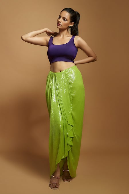Shop Style Junkiie Green Silk Sequins, Mirrors Pre-draped Saree With Detachable Pallu Online at Aza Fashions Shop_Style Junkiie_Green Silk Sequins, Mirrors Pre-draped Saree With Detachable Pallu _Online_at_Aza_Fashions