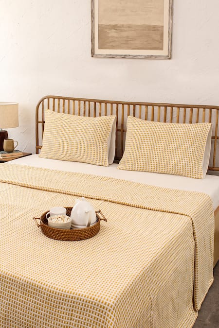 House This Girnar Cotton Checkered Woven Bedcover 