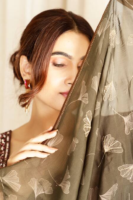 Detales_Green Saree Organza Printed Floral Notched Bloom With Blouse_Online_at_Aza_Fashions