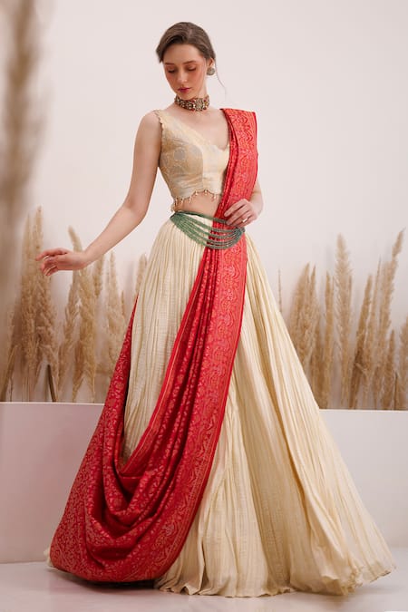 Chhaya Mehrotra_Red Silk, Brocade Beads, Tassels V-neck Aabida Jamdani Saree Skirt Set _Online_at_Aza_Fashions