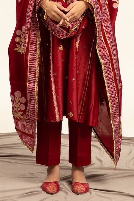 Buy Shetab Kazmi Red Chanderi, Cotton Gota Patti, Zari, Double Kali Embroidered Kurta Pant Set Buy_Shetab Kazmi_Red Chanderi, Cotton Gota Patti, Zari, Double Kali Embroidered Kurta Pant Set