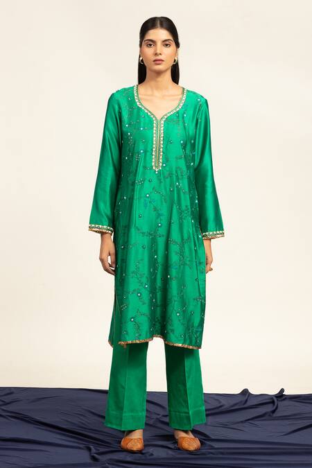 Shetab Kazmi Green Chanderi, Cotton, Viscose Embroidery Asymmetric Aari Work Kurta Pant Set Online at Aza Fashions Shetab Kazmi_Green Chanderi, Cotton, Viscose Embroidery Asymmetric Aari Work Kurta Pant Set _Online_at_Aza_Fashions