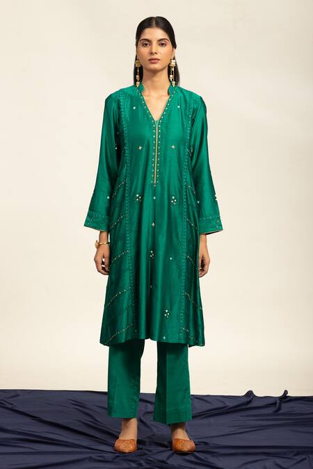 Shetab Kazmi Green Chanderi, Cotton, Viscose Embroidery, Aari Side Panelled Kurta Pant Set Online at Aza Fashions Shetab Kazmi_Green Chanderi, Cotton, Viscose Embroidery, Aari Side Panelled Kurta Pant Set _Online_at_Aza_Fashions