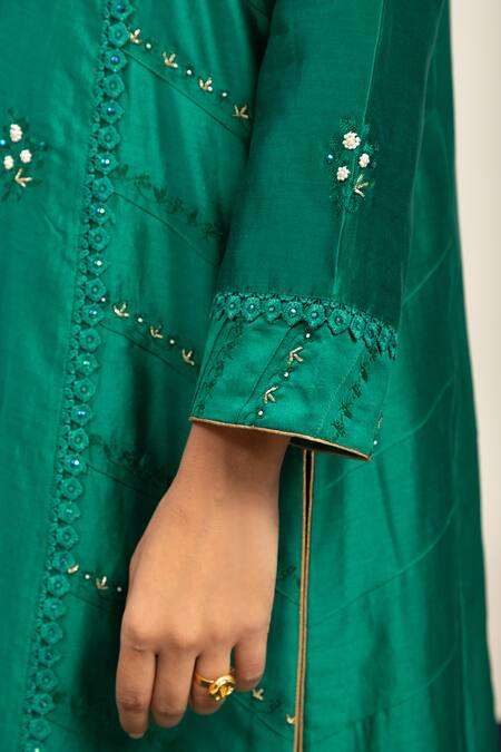 Buy Shetab Kazmi Green Chanderi, Cotton, Viscose Embroidery, Aari Side Panelled Kurta Pant Set Buy_Shetab Kazmi_Green Chanderi, Cotton, Viscose Embroidery, Aari Side Panelled Kurta Pant Set