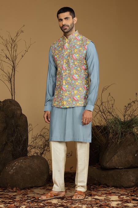 Kora By Nilesh Mitesh_Gray Silk Embroidery Floral Bundi Set_Online_at_Aza_Fashions