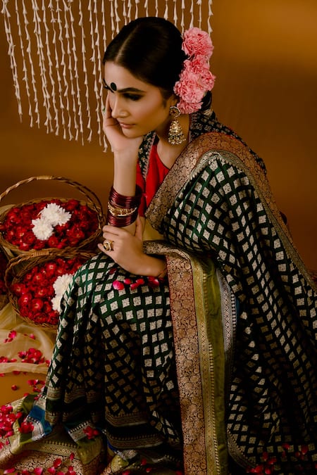 Buy_Priyal Bhardwaj_Green Brocade Zari Vintage Pattern Banarasi Handwoven Saree 