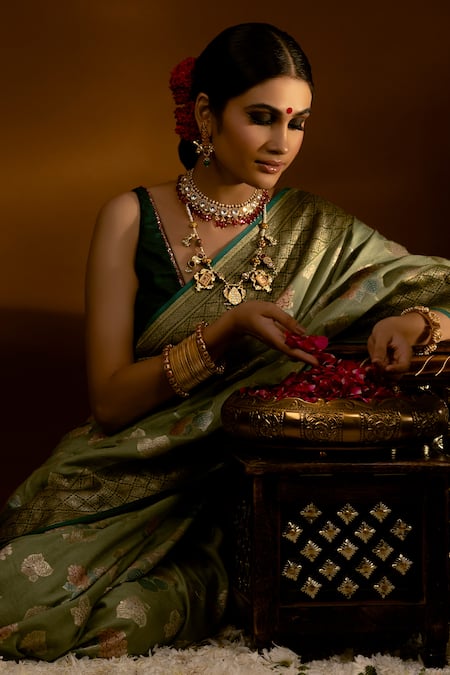 Priyal Bhardwaj Green Brocade Embroidery Banarasi Floral Pattern Handwoven Saree Online at Aza Fashions Priyal Bhardwaj_Green Brocade Embroidery Banarasi Floral Pattern Handwoven Saree _Online_at_Aza_Fashions