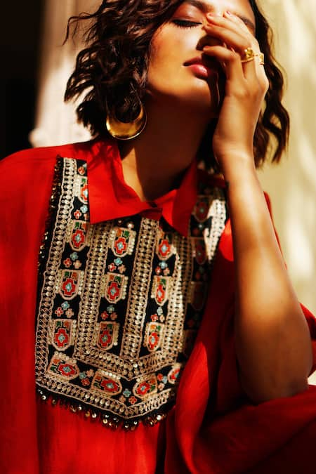 Buy_Avacara_Orange Silk Embroidery Collared Marodi Yoke Kaftan _Online_at_Aza_Fashions