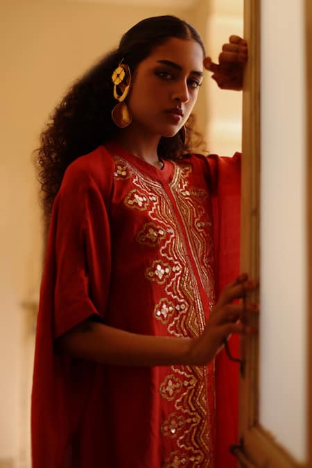Buy_Avacara_Orange Chanderi Gota Patti Collared Embroidered Kaftan 