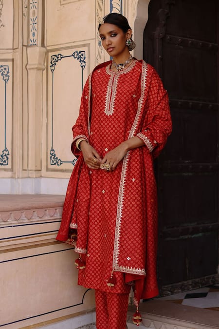 Buy_Avacara_Red Chanderi Print Hand Block Round Neck Kurta Pant Set _Online_at_Aza_Fashions