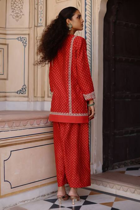 Shop Avacara Red Chanderi Embroidery Split V-neck Hand Block Butti Print Kurta With Pant at Aza Fashions Shop_Avacara_Red Chanderi Embroidery Split V-neck Hand Block Butti Print Kurta With Pant_at_Aza_Fashions