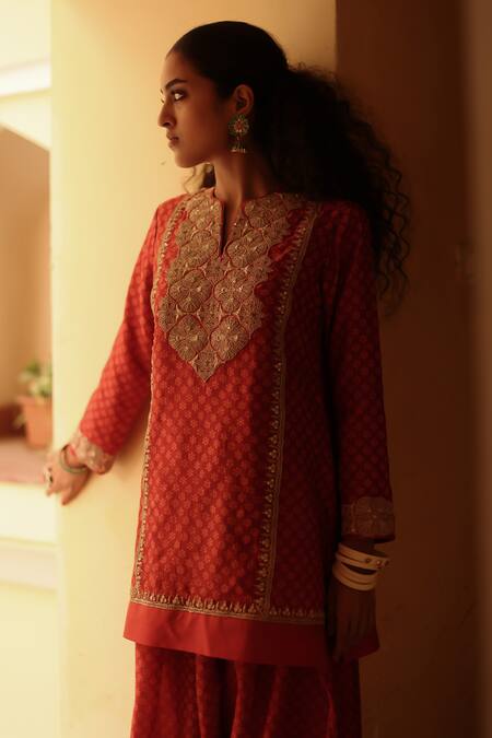 Shop Avacara Red Chanderi Embroidery Split V-neck Hand Block Butti Print Kurta With Pant Online at Aza Fashions Shop_Avacara_Red Chanderi Embroidery Split V-neck Hand Block Butti Print Kurta With Pant_Online_at_Aza_Fashions