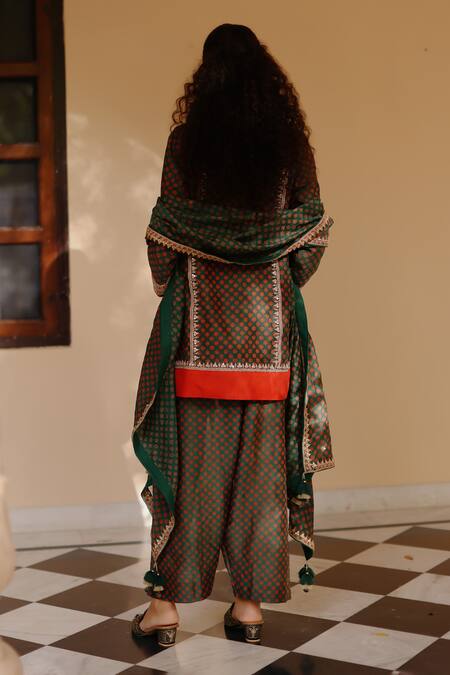 Shop Avacara Green Chanderi Embroidery Split V-neck Hand Block Butti Kurta Pant Set at Aza Fashions Shop_Avacara_Green Chanderi Embroidery Split V-neck Hand Block Butti Kurta Pant Set_at_Aza_Fashions