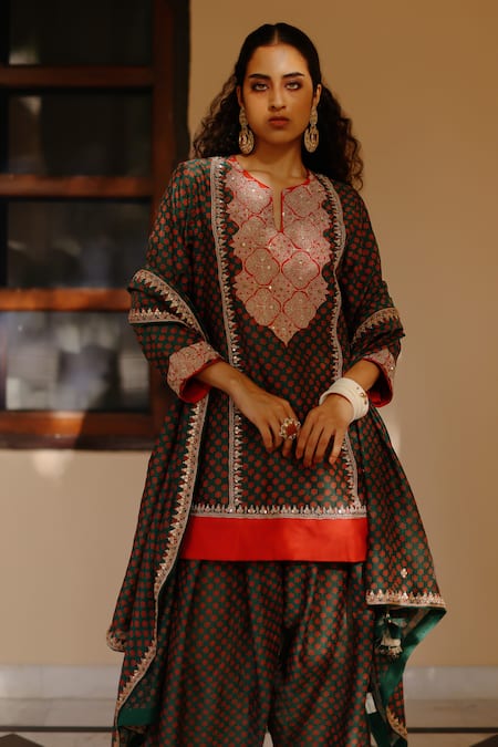 Avacara Green Chanderi Embroidery Split V-neck Hand Block Butti Kurta Pant Set Online at Aza Fashions Avacara_Green Chanderi Embroidery Split V-neck Hand Block Butti Kurta Pant Set_Online_at_Aza_Fashions