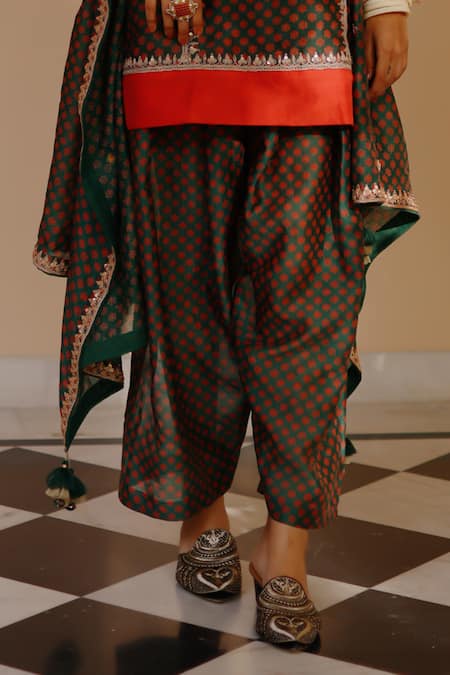 Buy Avacara Green Chanderi Embroidery Split V-neck Hand Block Butti Kurta Pant Set Online at Aza Fashions Buy_Avacara_Green Chanderi Embroidery Split V-neck Hand Block Butti Kurta Pant Set_Online_at_Aza_Fashions