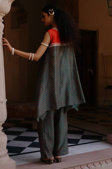 Shop Avacara Green Chanderi Print Hand Block Round Neck Kurta With Pant at Aza Fashions Shop_Avacara_Green Chanderi Print Hand Block Round Neck Kurta With Pant _at_Aza_Fashions