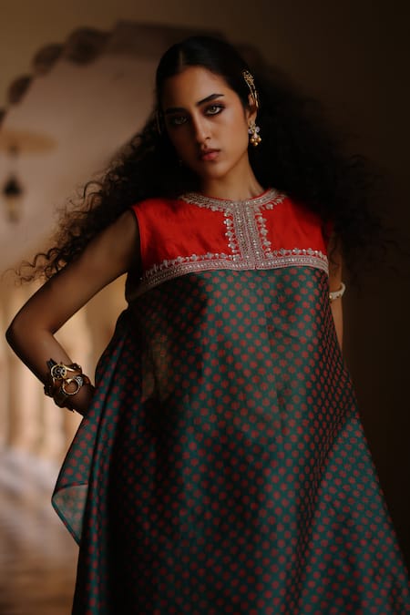 Buy_Avacara_Green Chanderi Print Hand Block Round Neck Kurta With Pant _Online_at_Aza_Fashions