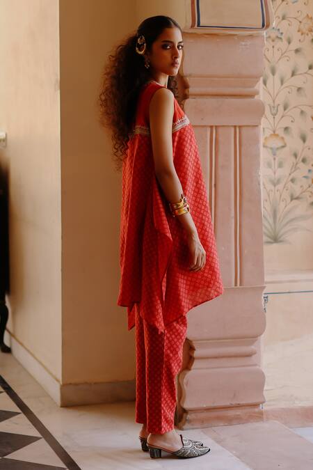 Shop Avacara Orange Chanderi Print Hand Block Round Neck Butti Kurta With Pant at Aza Fashions Shop_Avacara_Orange Chanderi Print Hand Block Round Neck Butti Kurta With Pant _at_Aza_Fashions