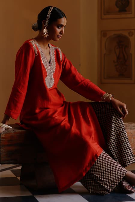 Avacara_Orange Silk Print Hand Block V Neck Kurta With Pant  _Online_at_Aza_Fashions