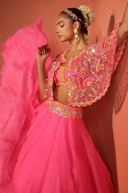 Rajbinder Chahal_Pink Sweetheart Neck Thread Embroidered Cape Lehenga Set _Online_at_Aza_Fashions