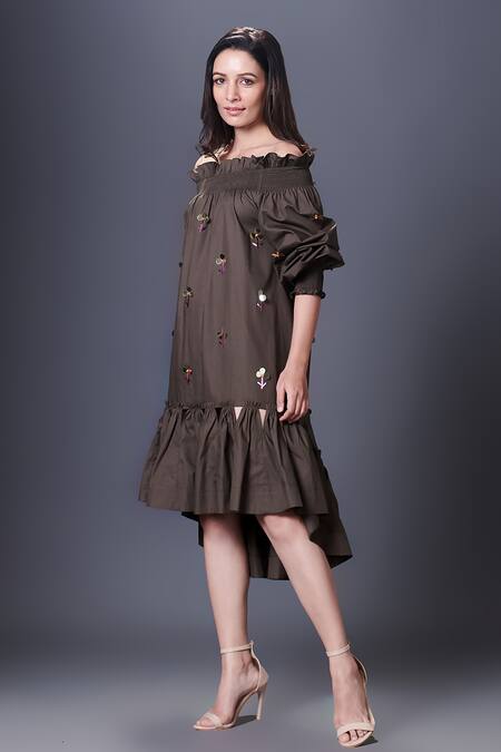 Deepika Arora Green Cotton Sequins Off-shoulder Off Embroidered Dress With Belt at Aza Fashions Deepika Arora_Green Cotton Sequins Off-shoulder Off Embroidered Dress With Belt_at_Aza_Fashions