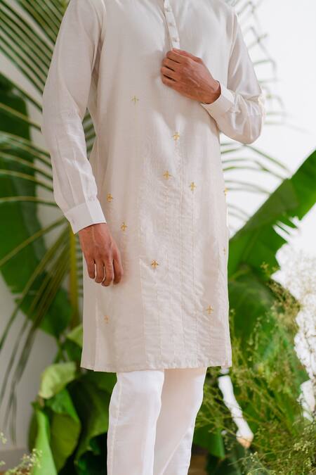Runit Gupta_Ivory Kurta Chanderi Silk Hand Embroidered Metallic Trims And Zari Aero Set _at_Aza_Fashions