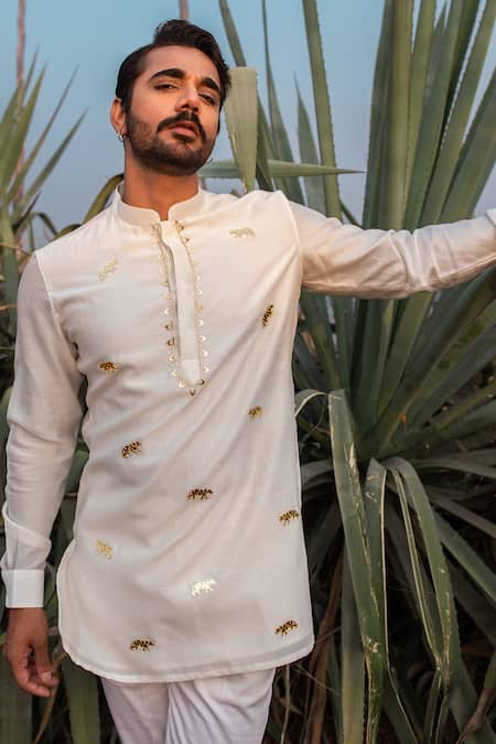 Runit Gupta_Ivory Chanderi Silk Embroidery Metallic Tiger Kurta Set _Online_at_Aza_Fashions