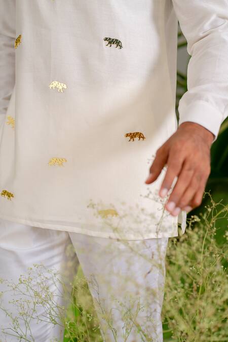 Buy_Runit Gupta_Ivory Chanderi Silk Embroidery Metallic Tiger Kurta Set 