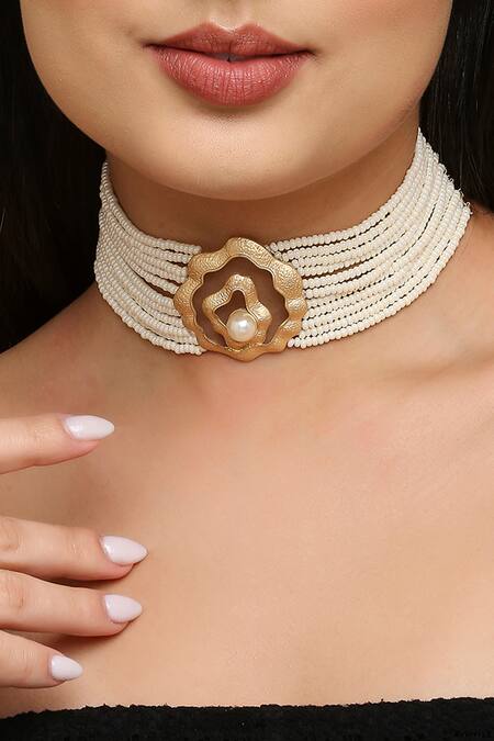 Tad Accessories White Abstract Brooch Pearl Choker Online at Aza Fashions Tad Accessories_White Abstract Brooch Pearl Choker _Online_at_Aza_Fashions
