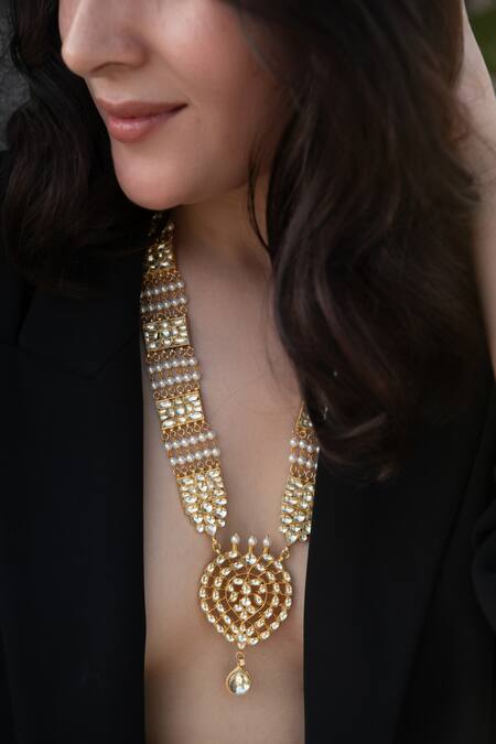 Do Taara_Gold Plated Kundan Studded Necklace Set_Online_at_Aza_Fashions