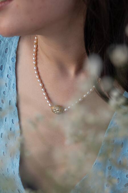 Do Taara_Peach 3d Pearls Embellished Pendant Necklace_Online_at_Aza_Fashions