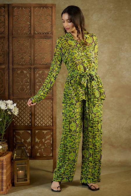 Mehak Murpana_Green Georgette Sequins Shawl Neck Geometric Print Front Tie Shirt With Pant _Online_at_Aza_Fashions