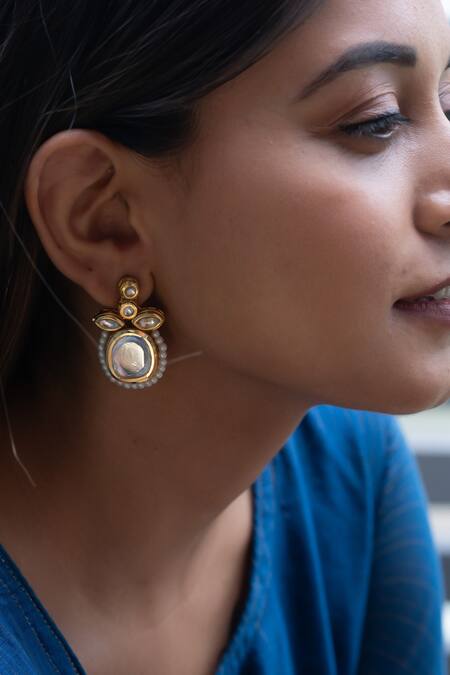 Buy Do Taara Gold Plated Pearls, Diamonds Kundan Earrings Online at Aza Fashions Buy_Do Taara_Gold Plated Pearls, Diamonds Kundan Earrings _Online_at_Aza_Fashions