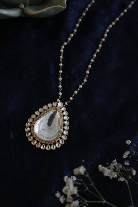 Shop Do Taara Gold Plated Victorian Polki Necklace at Aza Fashions Shop_Do Taara_Gold Plated Victorian Polki Necklace_at_Aza_Fashions