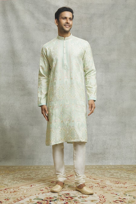 Ariyana by Aza Abstract Embroidered Kurta Set 