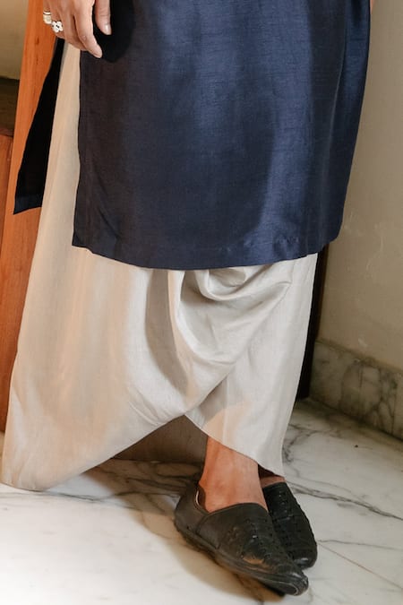 Ankita Shahabadi_Grey Silk Hand Embroidered Mirror Firdaus Kurta _Online_at_Aza_Fashions