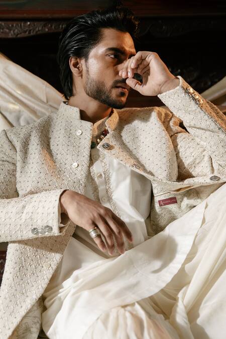 Ankita Shahabadi_Off White Silk Embroidered Thread Kaavish Detailed Sherwani _Online_at_Aza_Fashions