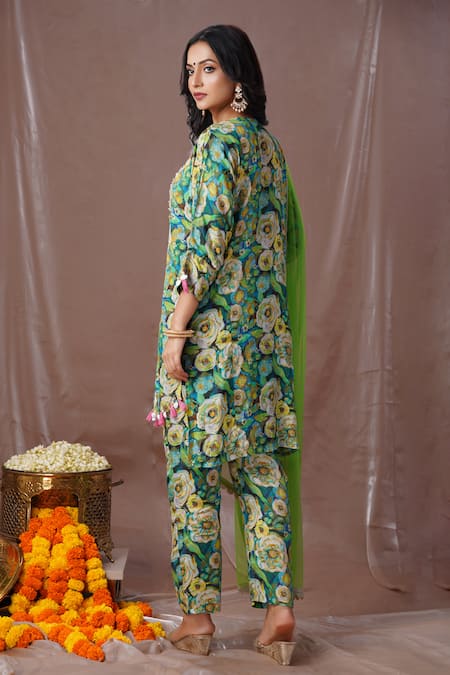 Shop_Amani_Green Muslin Silk Printed And Embroidered Floral Notched Kurta Pant Set _at_Aza_Fashions