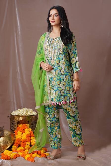 Buy_Amani_Green Muslin Silk Printed And Embroidered Floral Notched Kurta Pant Set _Online_at_Aza_Fashions