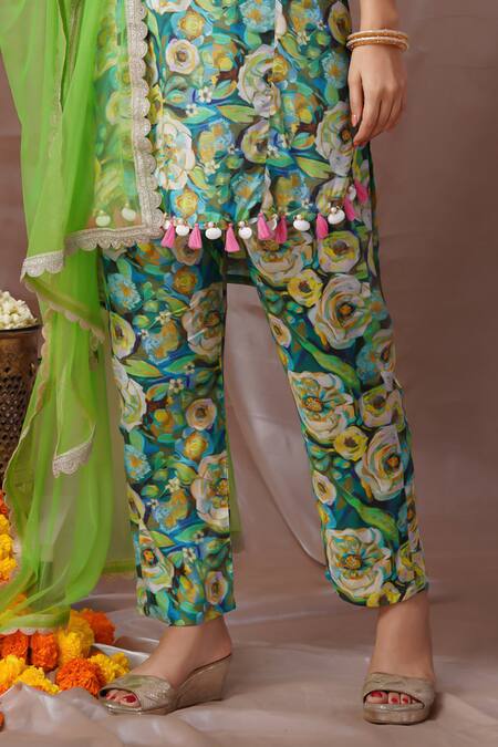 Shop_Amani_Green Muslin Silk Printed And Embroidered Floral Notched Kurta Pant Set _Online_at_Aza_Fashions
